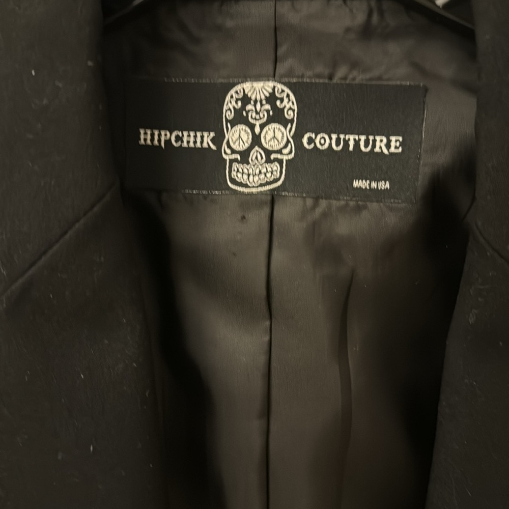 Single Button Front Closure - image 3